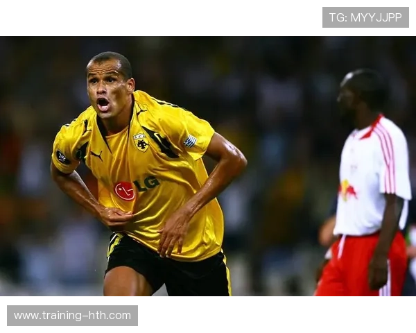 揭秘足球巨星的一天饮食安排如何助力巅峰表现与体能保持 揭秘足球巨星的一天饮食安排如何助力巅峰表现与体能保持